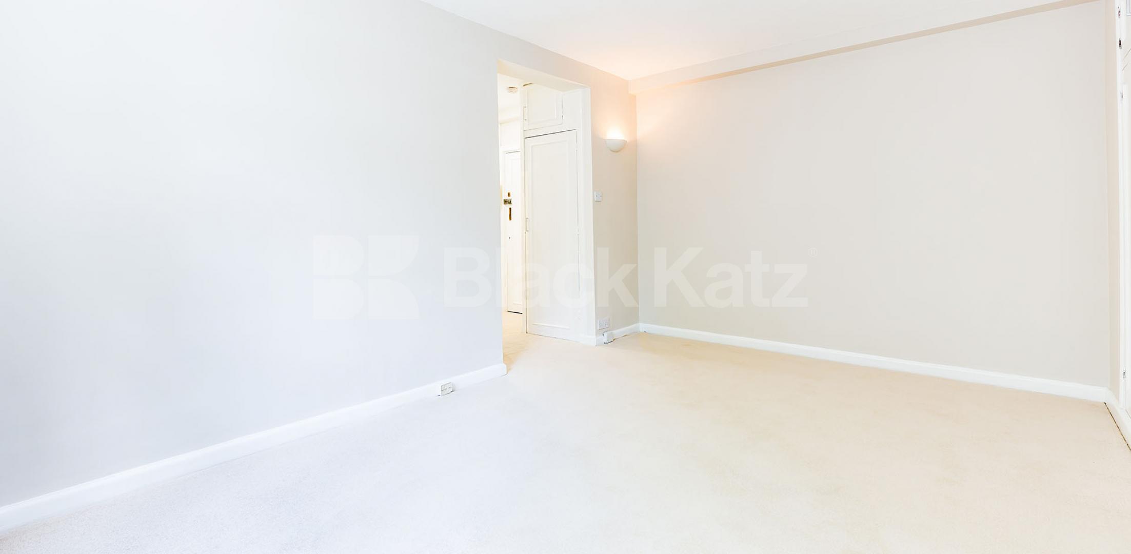 Stunning studio private mansion block mins to tube and regents park Langford Place, St Johns Wood